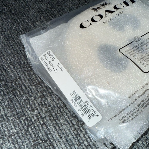 Coach Halloween Skull Coin Card Case in Chalk White Crossgrain Leather NWT - Picture 5 of 10